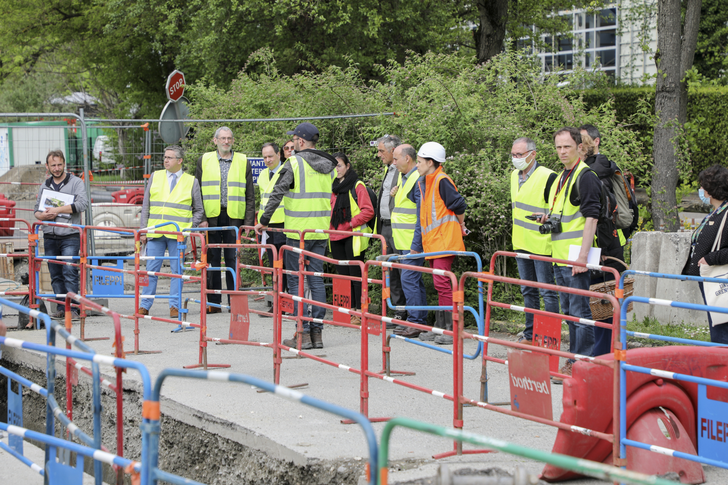 Visite du chantier de raccordement de la piscine universitaire et de la sous-station de chauffage du campus UGA avec les partenaires du territoire