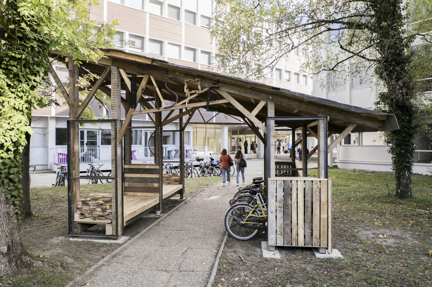 L'un des deux abris vélo