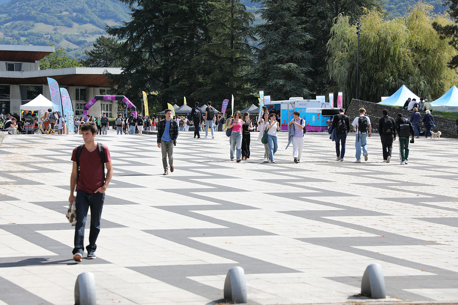 La Place Centrale sur le campus de Saint-Martin-d'Hères le 11 septembre 2025 à l'occasion de l'événement de rentrée Start UGA
