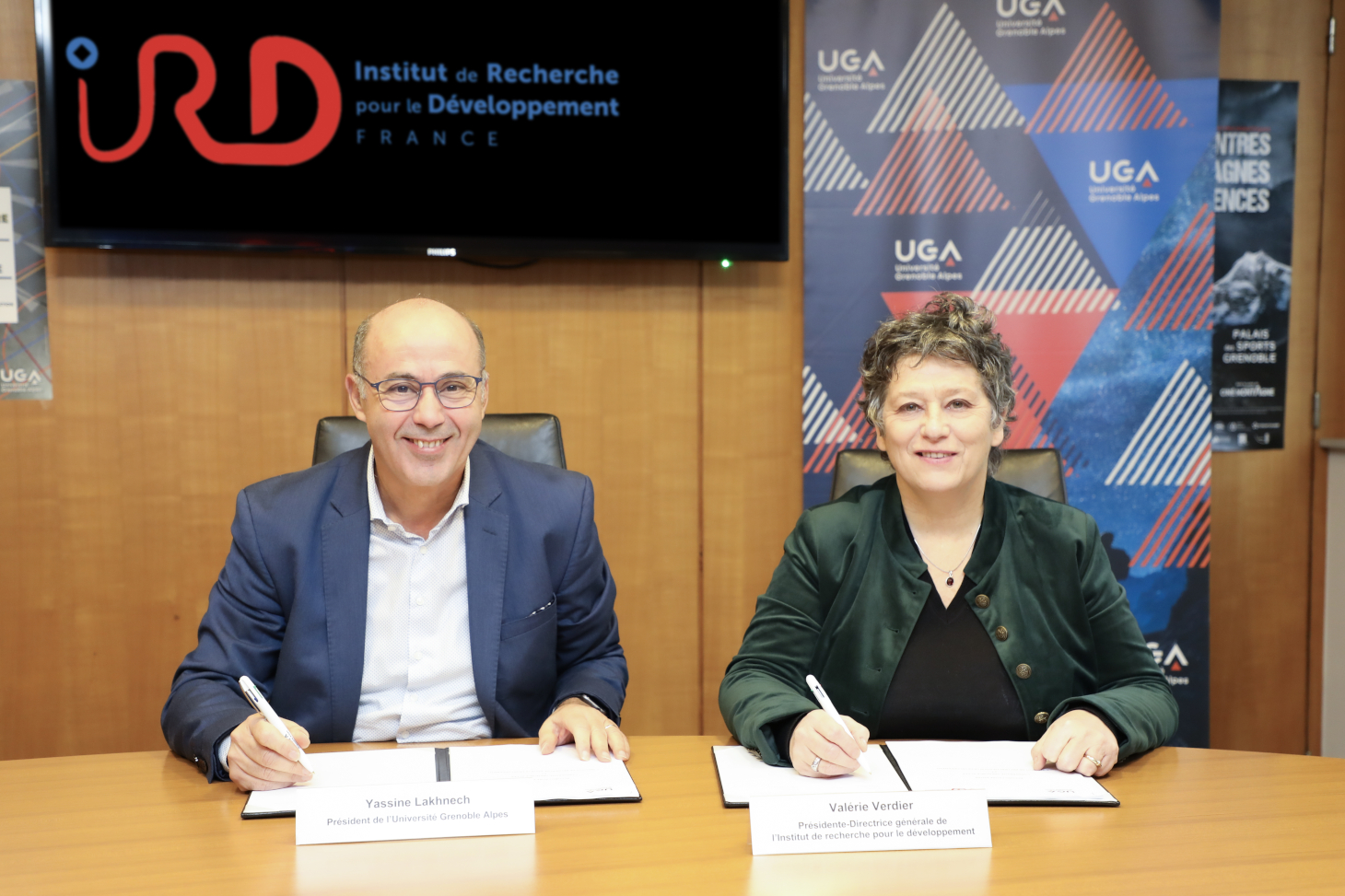 De g. à d. : Yassine Lakhnech, Président de l’Université Grenoble Alpes et Valérie Verdier, Présidente-directrice générale de l’IRD