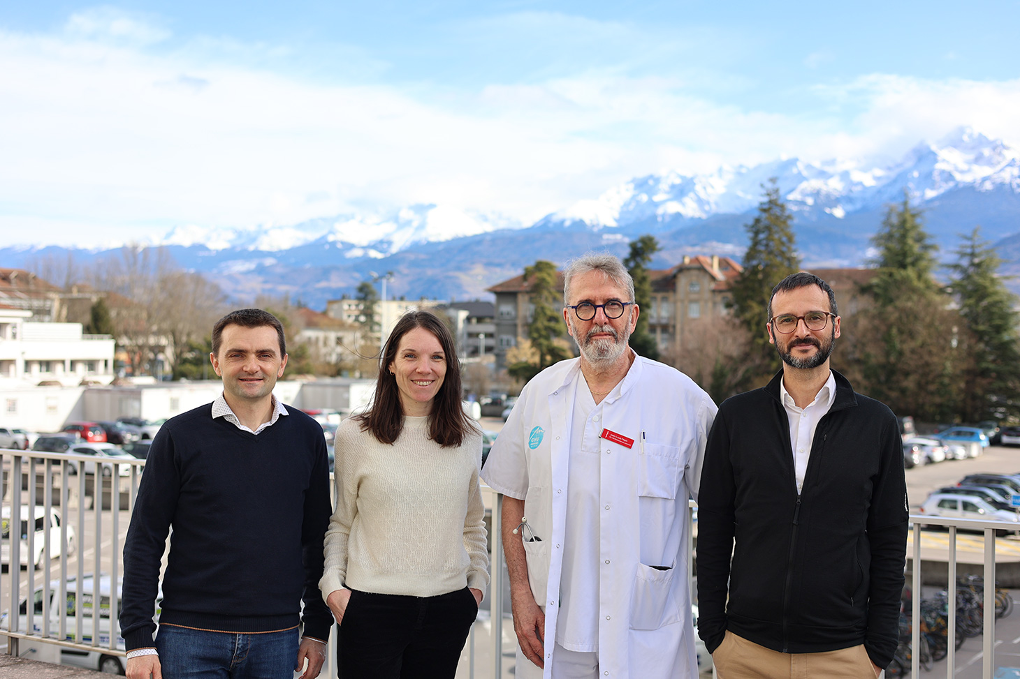 Légende photo : Les scientifiques ayant coordonné cette étude (de gauche à droite) : Dr Guillaume Vial et Dr Émilie Montellier, premiers auteurs (Inserm), puis les auteurs seniors Professeurs Jean-Louis Pépin (UGA - CHU Grenoble-Alpes) et Dr Jonathan Gaucher (Université Grenoble Alpes).