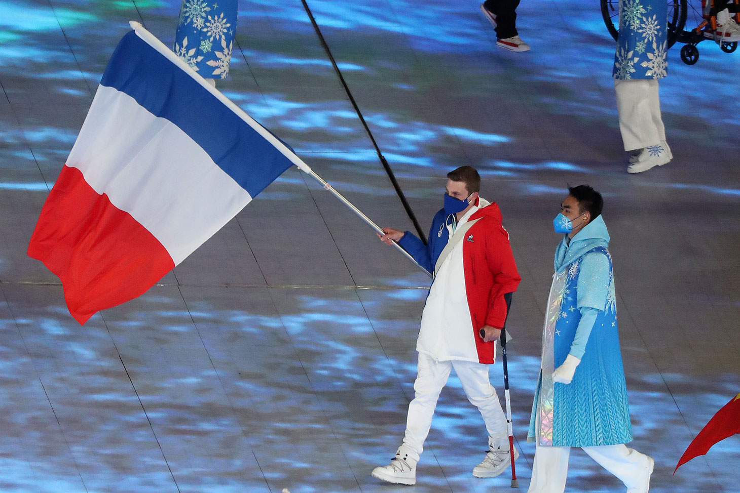 Arthur Bauchet, porte-drapeau de l’équipe de France lors de la cérémonie de clôture © Grégory Picout - CPSF