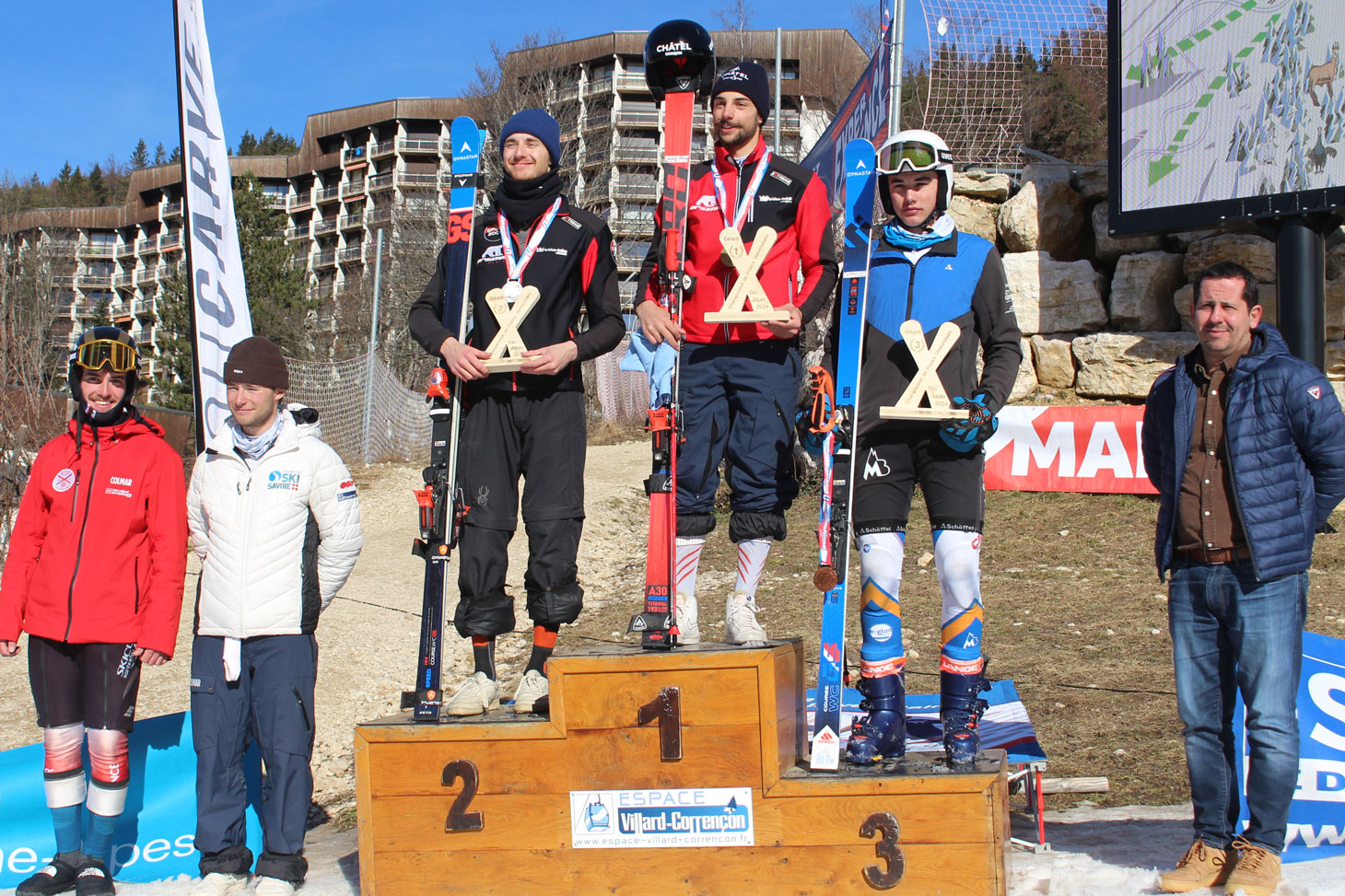 Antoine Brisseau sur la plus haute marche du podium © Ligue AURASU Grenoble