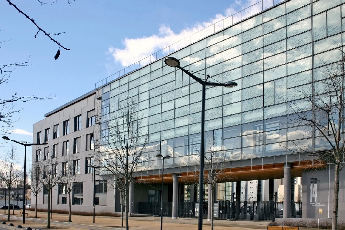 The buildings of the Institute of Urban Planning and Alpine Geography on the Vigny Musset campus