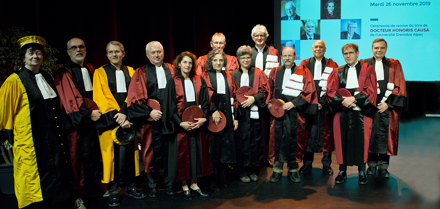 Les nouveaux Docteurs Honoris Causa de l’Université Grenoble Alpes et leurs parrains-marraines, en présence de Patrick Lévy, président de l’université et d’Eric Saint-Aman, vice-président recherche.
