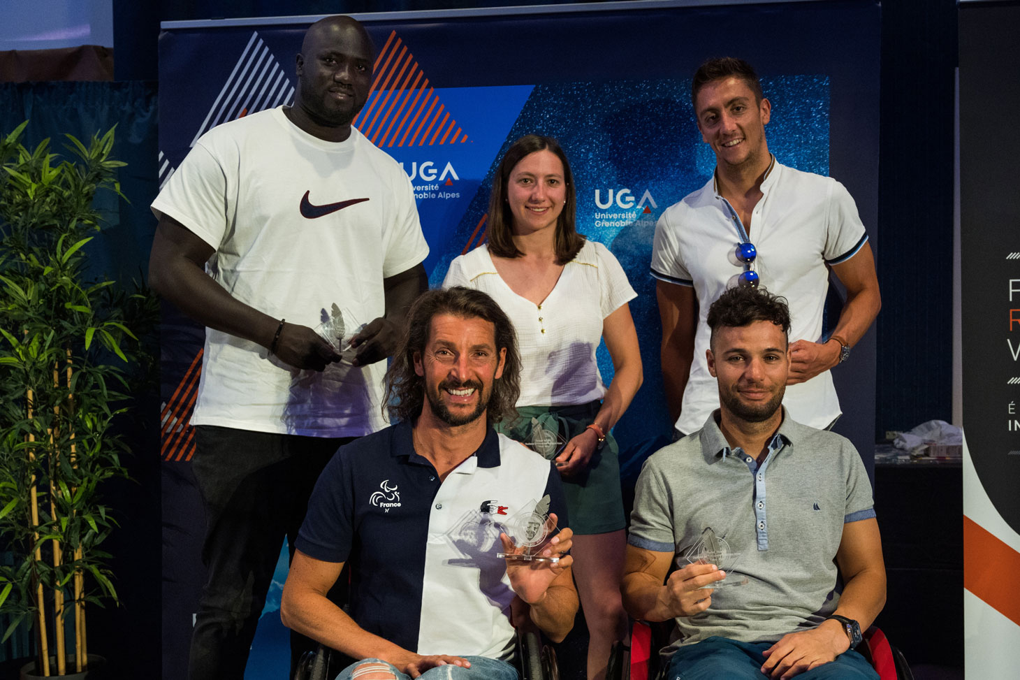 Remise des trophées à 5 des 11 étudiants et diplômés de l'UGA présents aux JO de Tokyo (de g. d. M. Ndiaye, A. Jaubert, J. Pothain, D. Smétanine et F. Jouanny)