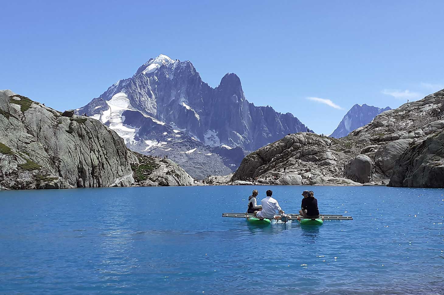 Reportage RTS La chasse aux microplastiques dans les glaciers