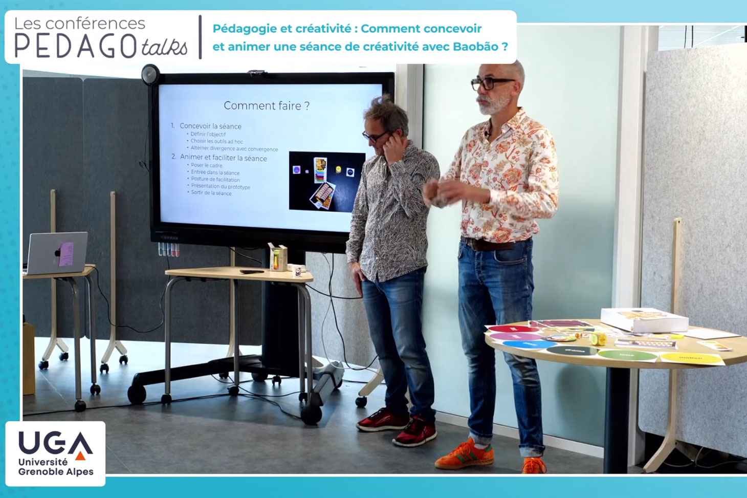 Les enseignants présentent Baobão lors de la conférence Pédagotalks organisée par la DAPI