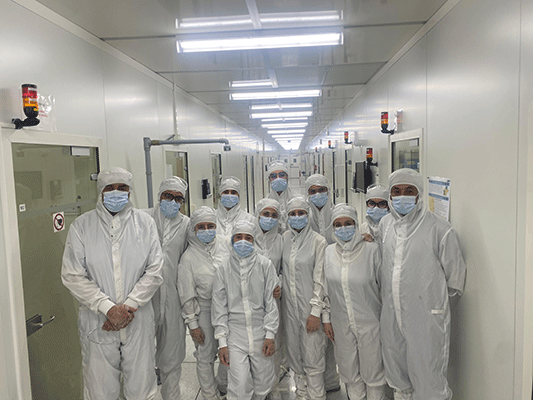 Les 15 étudiantes et étudiants de l'INSAT de Tunis venus se former à l'UGA à la microélectronique
