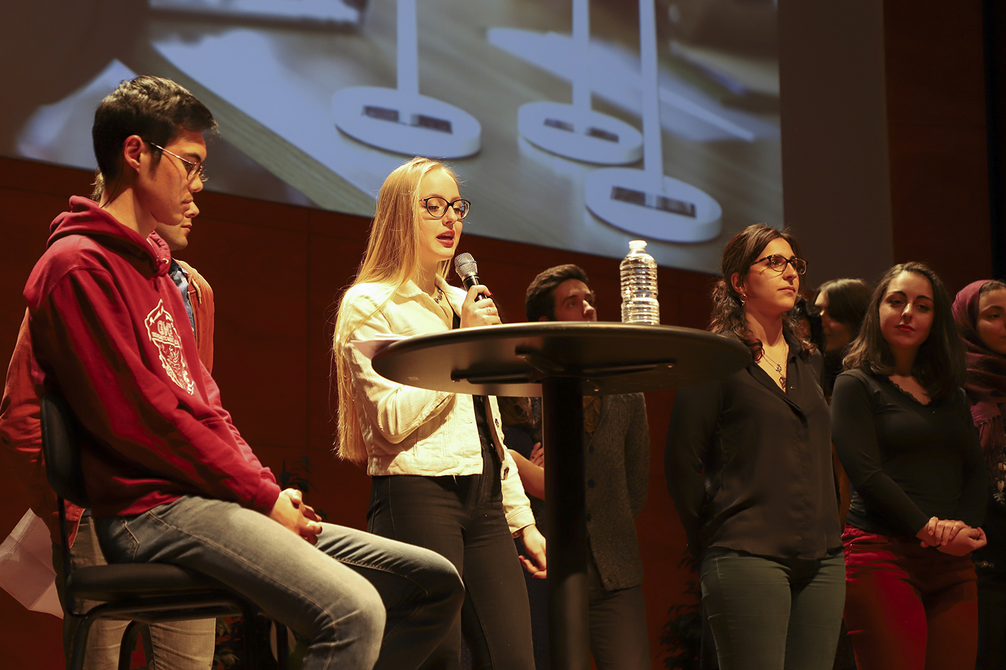 Des étudiants lors d'une conférence