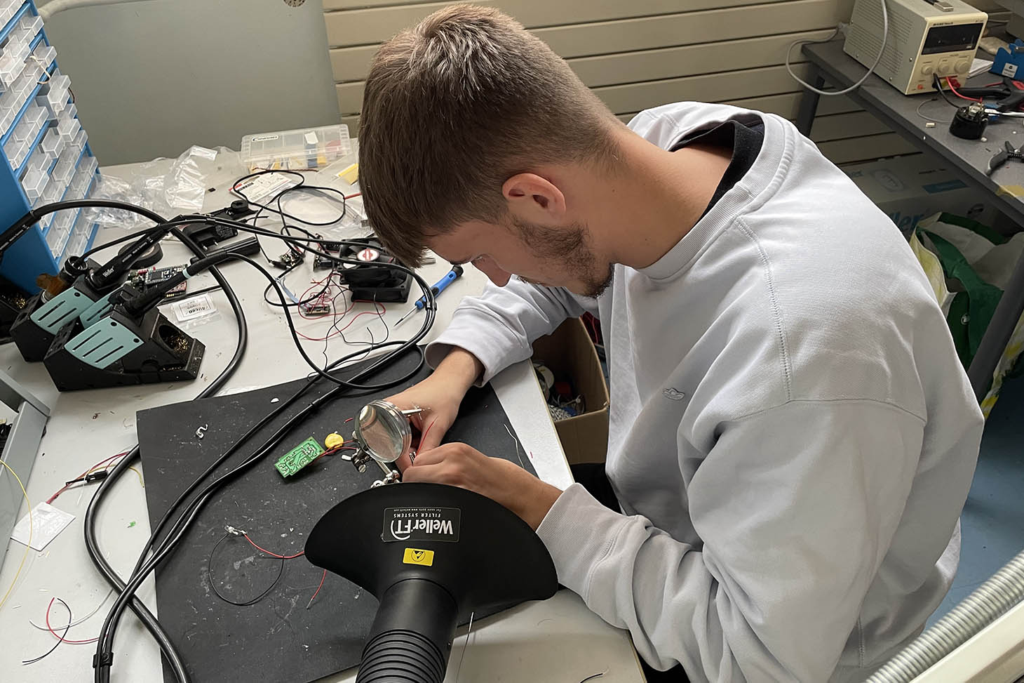 Les étudiants prototypent dans les fablab du campus