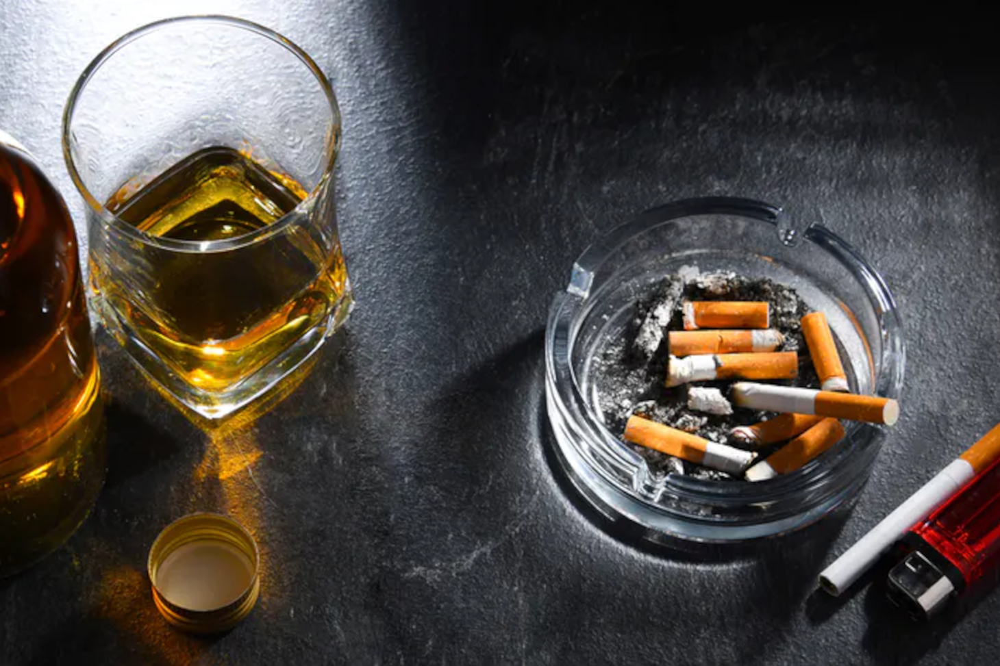 Alcools, cannabis, tabac sont capables de provoquer des altérations de l'ADN. monticello / Shutterstock