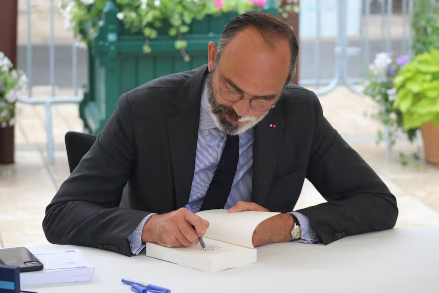 Les transformations physiques du maire du Havre Édouard Philippe (ici en dédicace en juin 2021) ont fait l’objet de nombreuses spéculations, y compris concernant l’implication éventuelle du stress. Wikimedia Commons / Baidax, CC BY-NC-SA