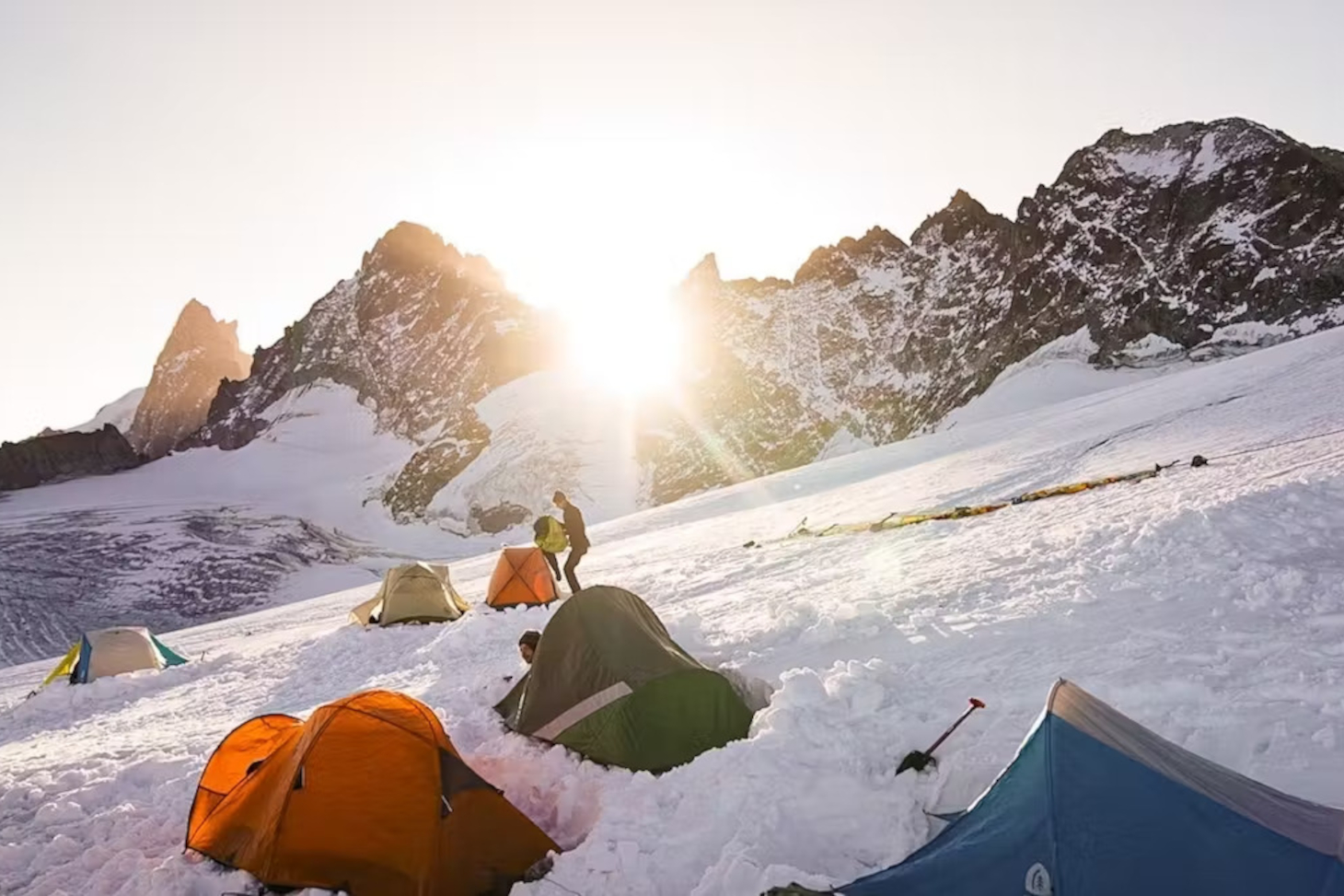 En s’installant à 3400 mètres d’altitude sur le glacier de la Girose dans le massif des Écrins, les Soulèvements de la Terre ont tenu la plus haute Zone à défendre (ZAD) d’Europe. Les Soulèvements de la Terre, CC BY-NC-ND