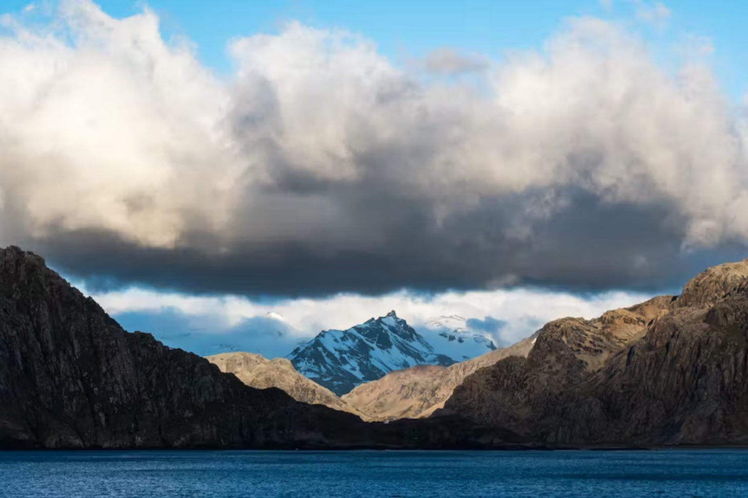 Paysage côtier des îles Kerguelen. Geoffrey Bertrand, CC BY-NC-ND