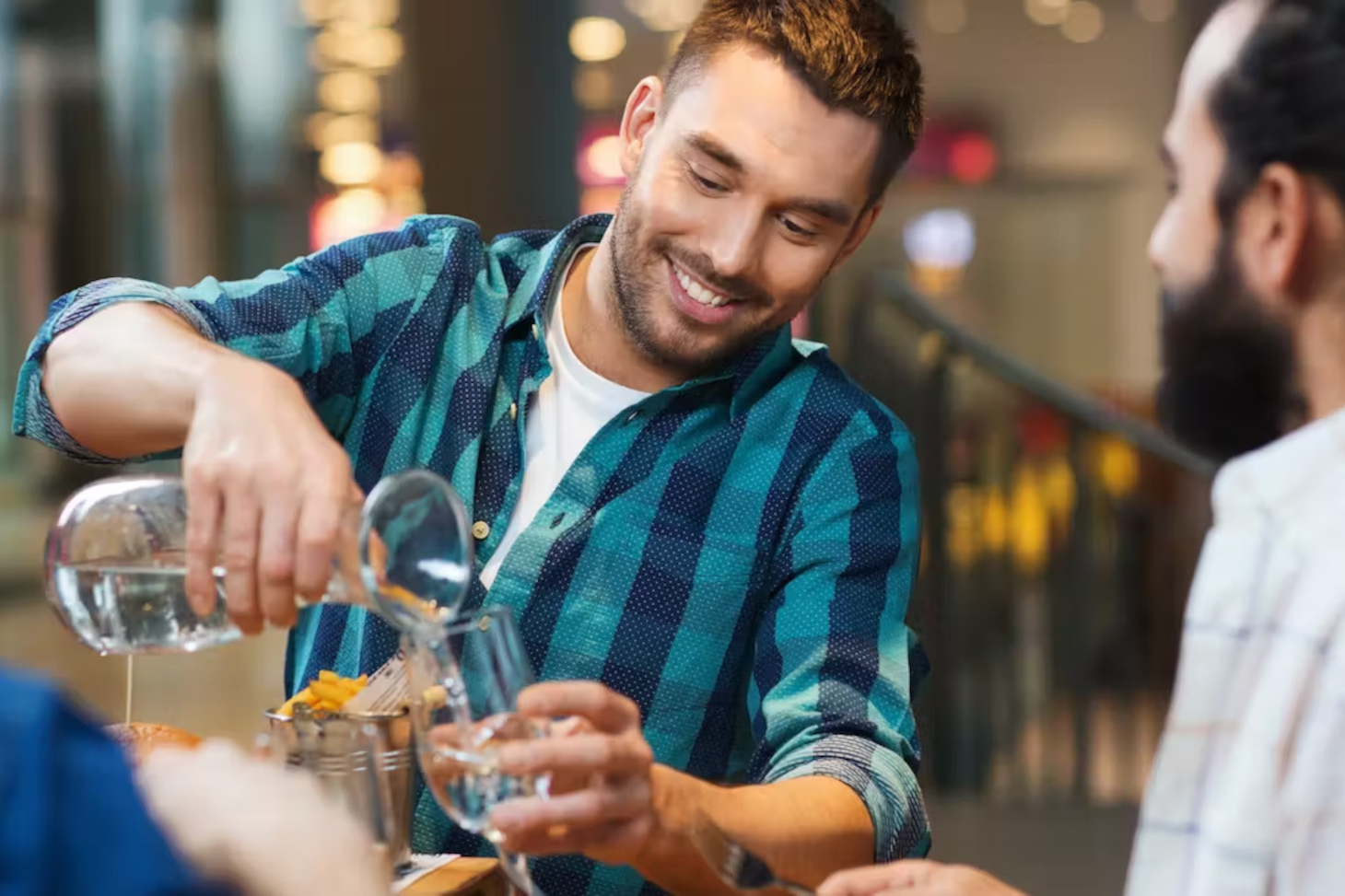 Décider de ne pas boire d’alcool pendant un mois peut avoir des conséquences positives, même si on échoue à tenir cette résolutions jusqu’au bout. Shutterstock / Ground Picture