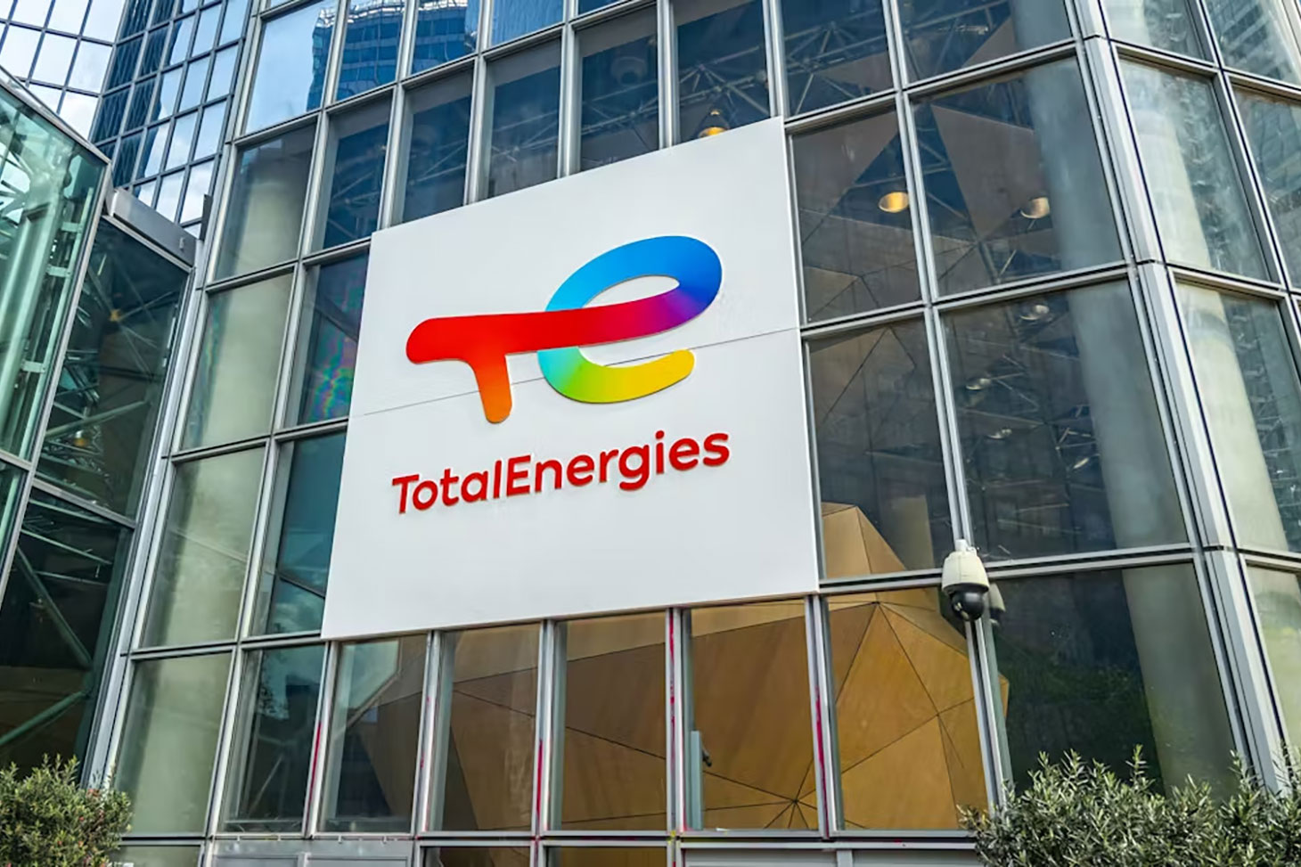 Les investisseurs des États-Unis détiennent déjà près de 40 % du capital de TotalEnergies en 2024, contre 25,3 % pour les actionnaires français. Jean-Luc Ichard/Shutterstock