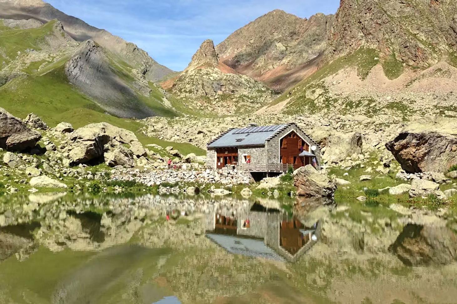 Refuge de Vallonpierre dans le massif des Écrins (Hautes-Alpes), à 2 262 mètres d’altitude . Refuges sentinelles, Author provided (no reuse)