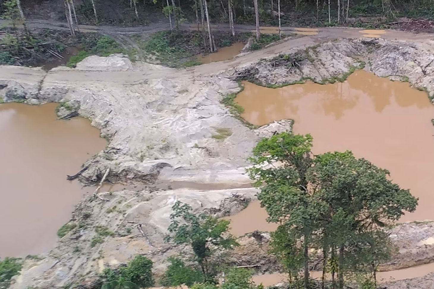 Mine d’or près de la rivière Awa, en Guyane française. Naomi Nitschke., Fourni par l'auteur