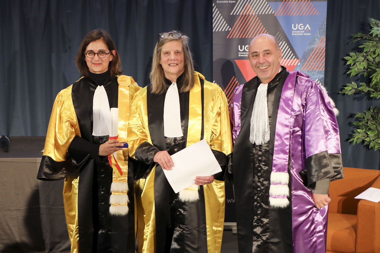 Fiona Macintosh entourée de sa marraine, Malika Bastin et du président de l’UGA