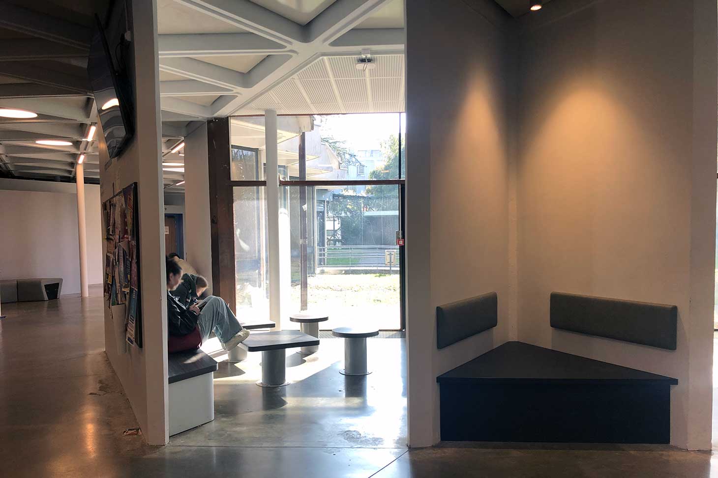 Espace informel de la galerie des amphis