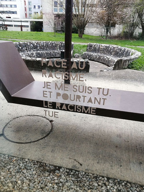 Ecrire et coller contre les discriminations raciales avec Petite Poissone