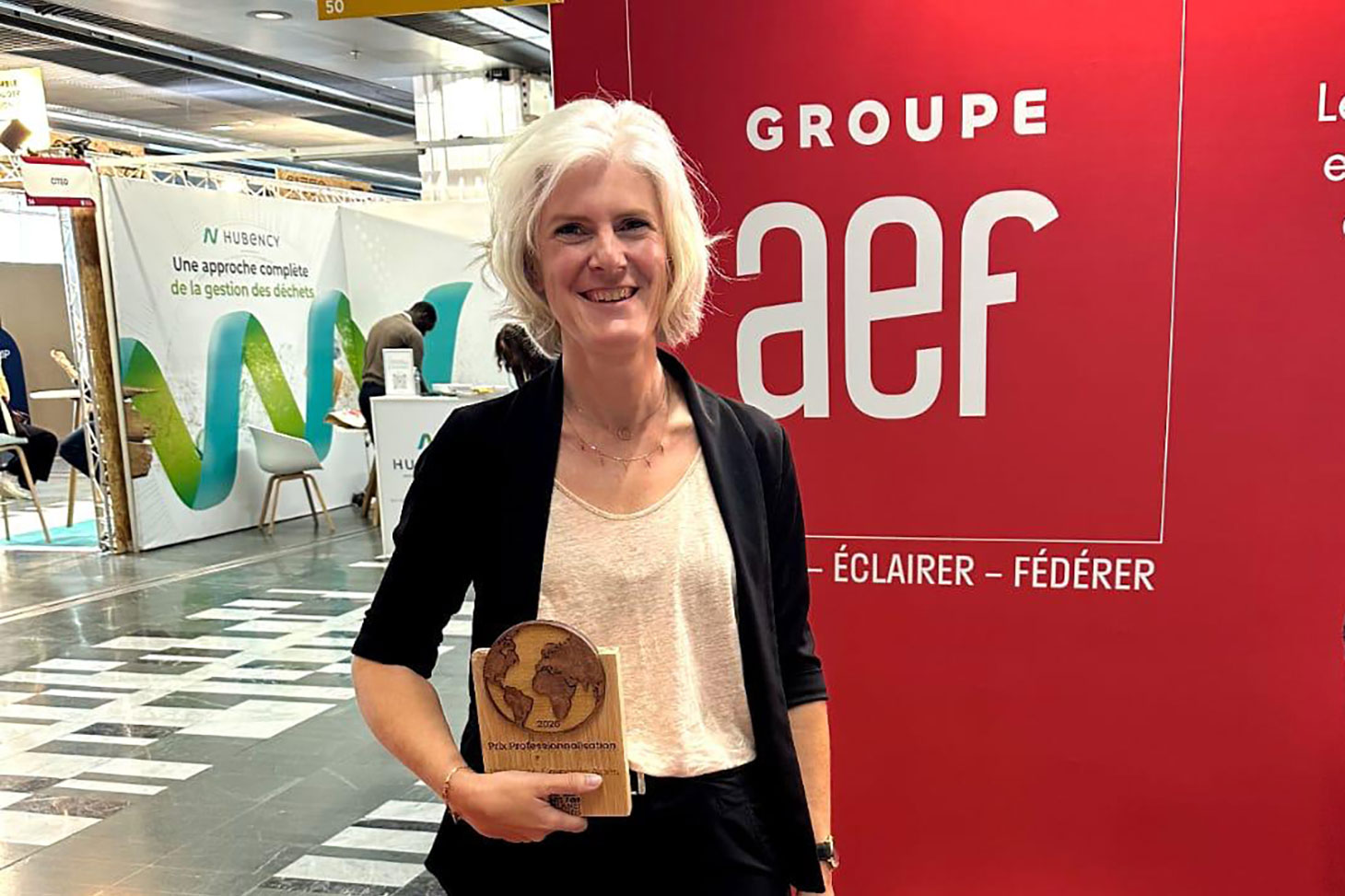 Sabine Lavorel, vice-présidente Transformation écologique de l'Université Grenoble Alpes a reçu le trophée Talents for the Planet 2026 au nom de l'établissement dans la catégorie Formation.