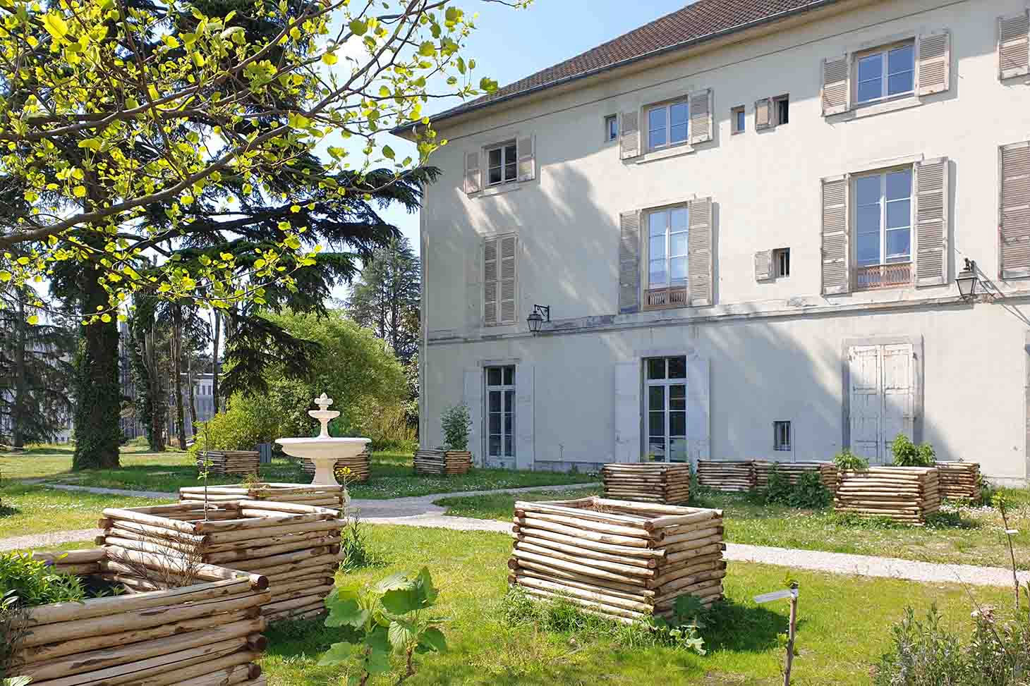 The Dominique Villars Garden, an educational garden featuring medicinal plants, located in the park on the medical and pharmacy school campus.