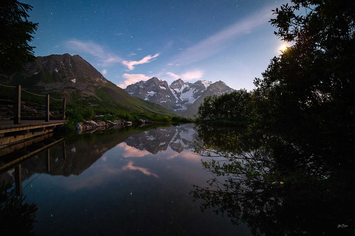 Tombée de la nuit au jardin du Lautaret ©jeff-graphy