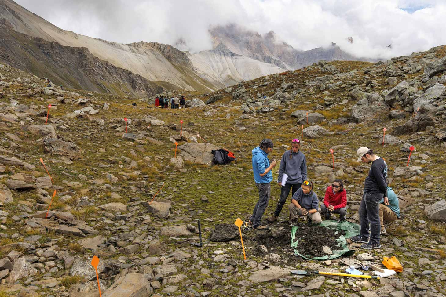 Students undergoing field training © CNRS Thibaut Vergoz