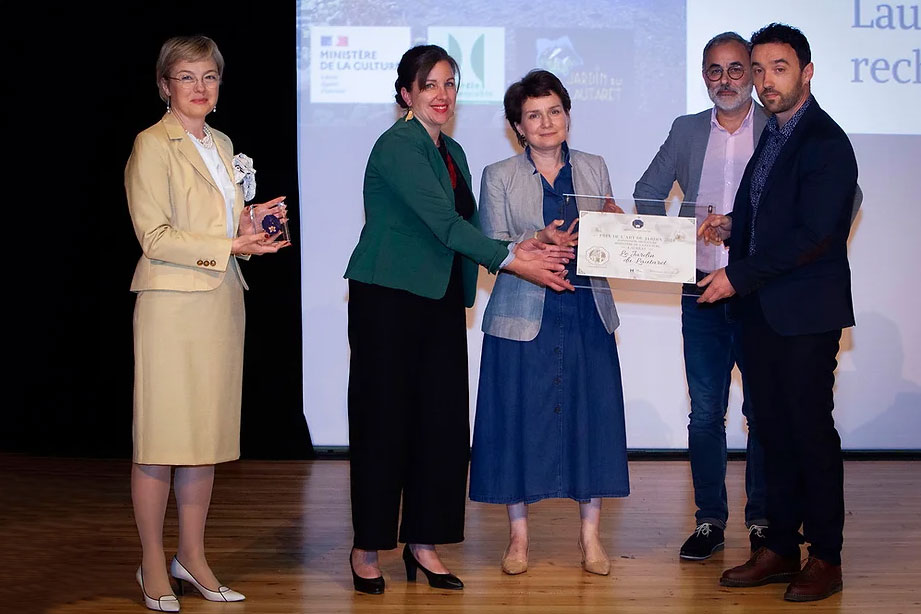 La fondatrice Natalia Logvinova Smalto, Céline Boudard du Jardin du Lautaret, Isabelle Chave, sous-directrice des monuments historiques et des site patrimoniaux au ministère de la Culture, Stéphane Blanc, directeur du CNRS Écologie et Environnement, et Ma
