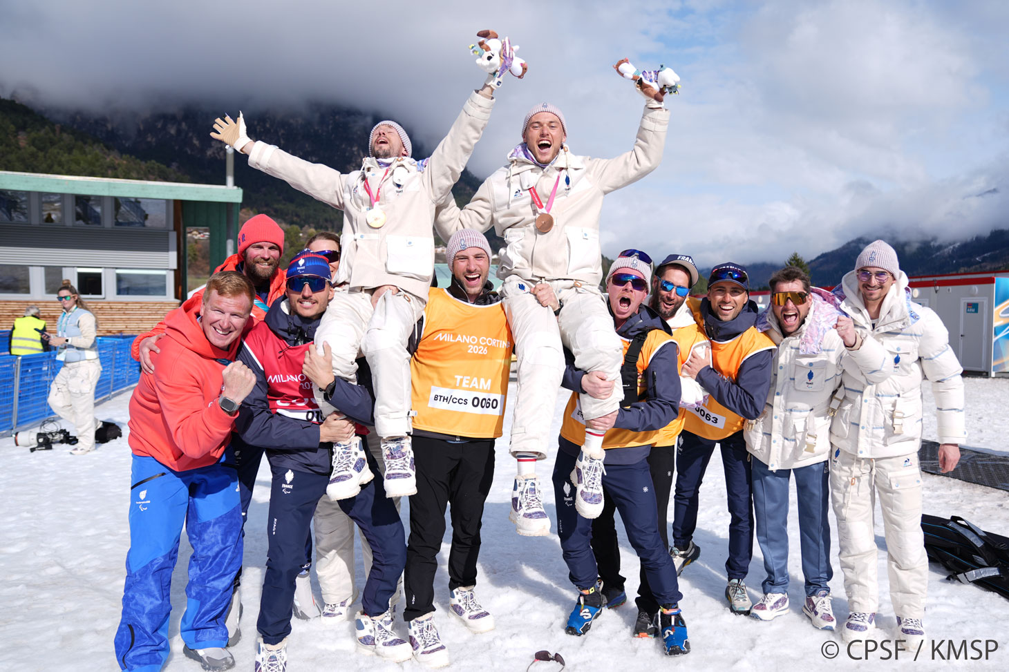 La médaille de bronze d’Anthony Chalençon et de Florian Michelon © CPSF / KMSP La médaille de bronze d’Anthony Chalençon et de Florian Michelon © CPSF / KMSP