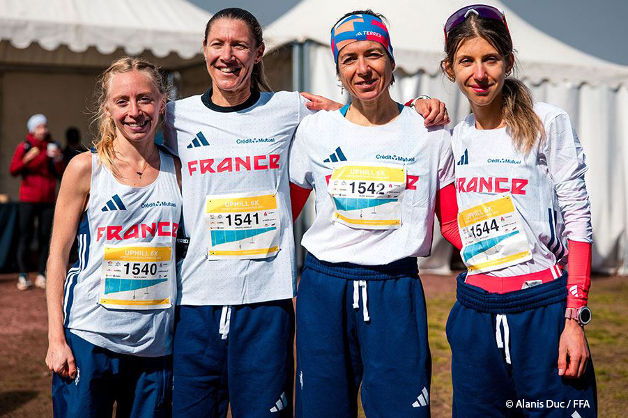 La médaille d’argent de l’équipe de France féminine aux championnats du monde de course en montagne et de trail 2025 © Alanis Duc / FFA La médaille d’argent de l’équipe de France féminine aux championnats du monde de course en montagne et de trail 2025 © Alanis Duc / FFA