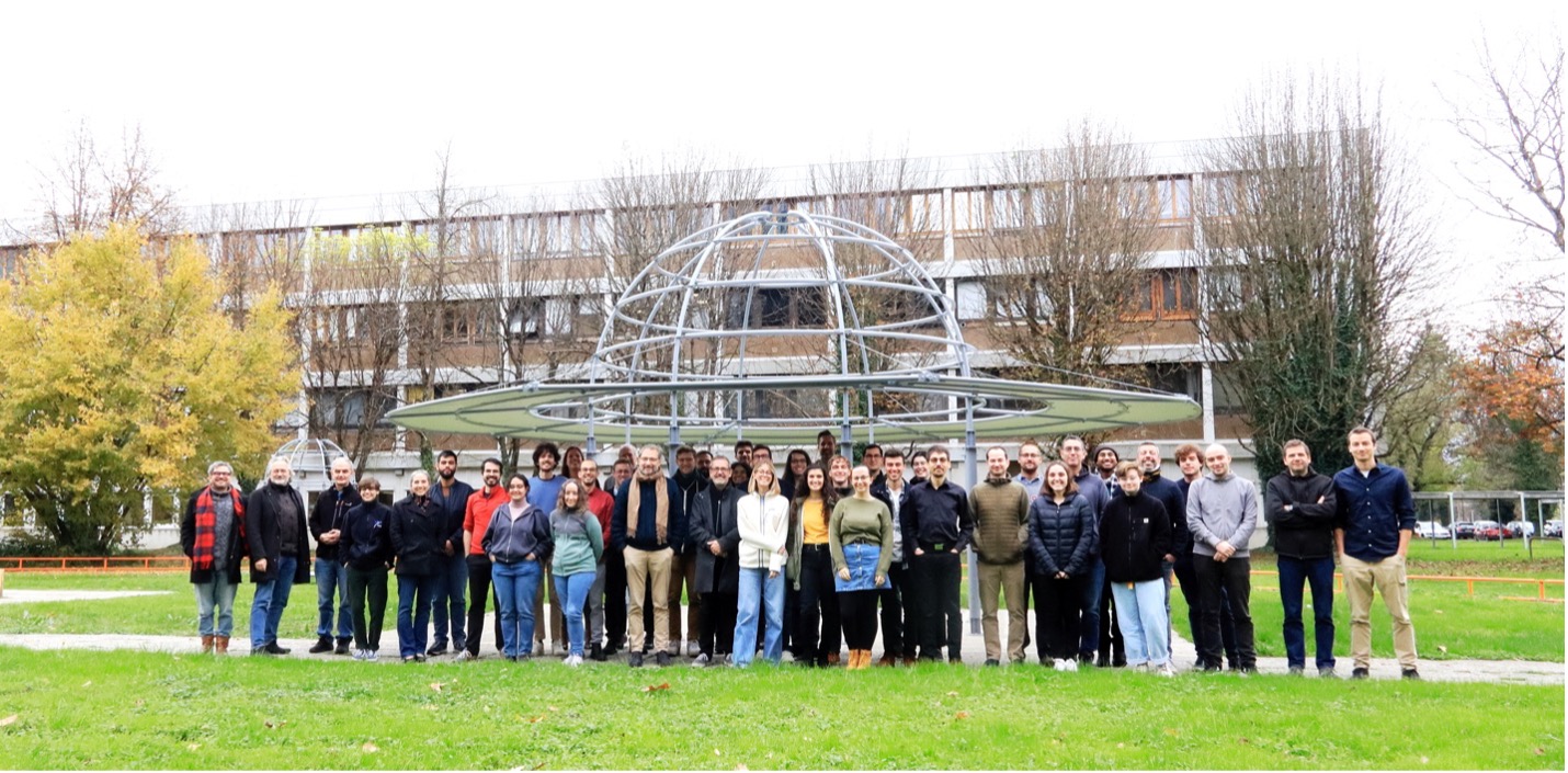  l’équipe scientifique de NIRPS prise en photo sur le campus de l’Université Grenoble Alpes à l’automne 2024