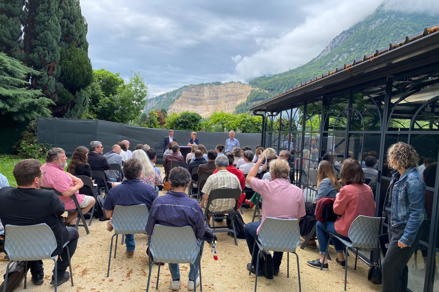 120 participants, responsables de formation, enseignants et enseignants-chercheurs, se sont réunis le 13 juin dernier pour la seconde édition de la journée des formations initiée par la Vice-présidence formation de l’UGA sur le domaine de Clairfontaine à 