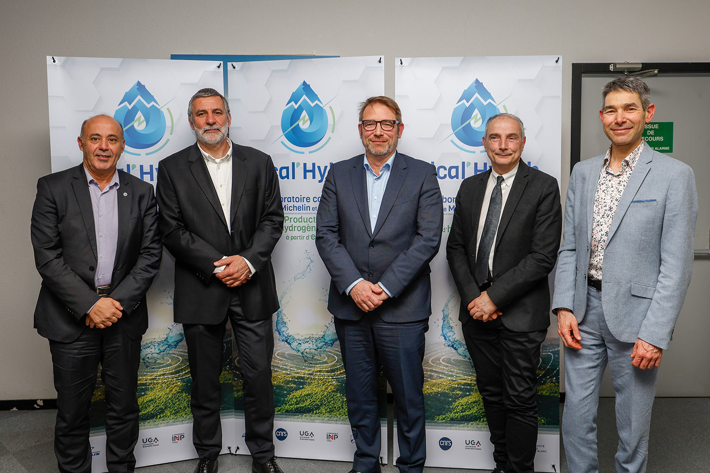 Yassine Lakhnech, président de l'Université Grenoble Alpes ; Christophe Moriceau, directeur de la recherche avancée du groupe Michelin ; Philippe Briand, président de l'université Savoie Mont Blanc ; Jacques Maddaluno, directeur de CNRS Chimie et Vivien Q