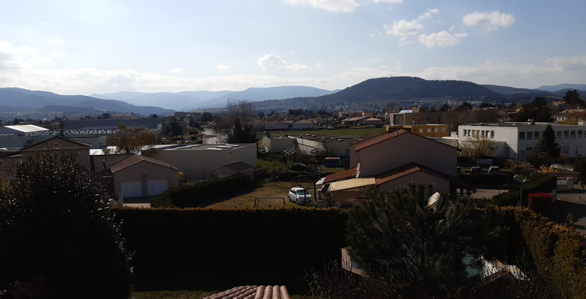 La vue de Margot depuis sa pièce de travail chez ses parents en Ardèche