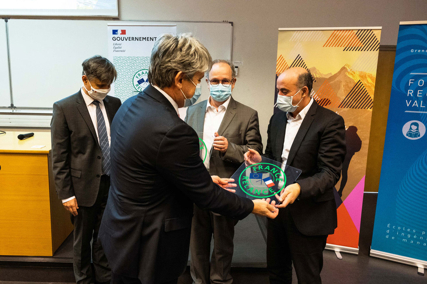 Remise des labels "France Relance" pour les 13 projets des campus UGA Remise des labels "France Relance" pour les 13 projets des campus UGA