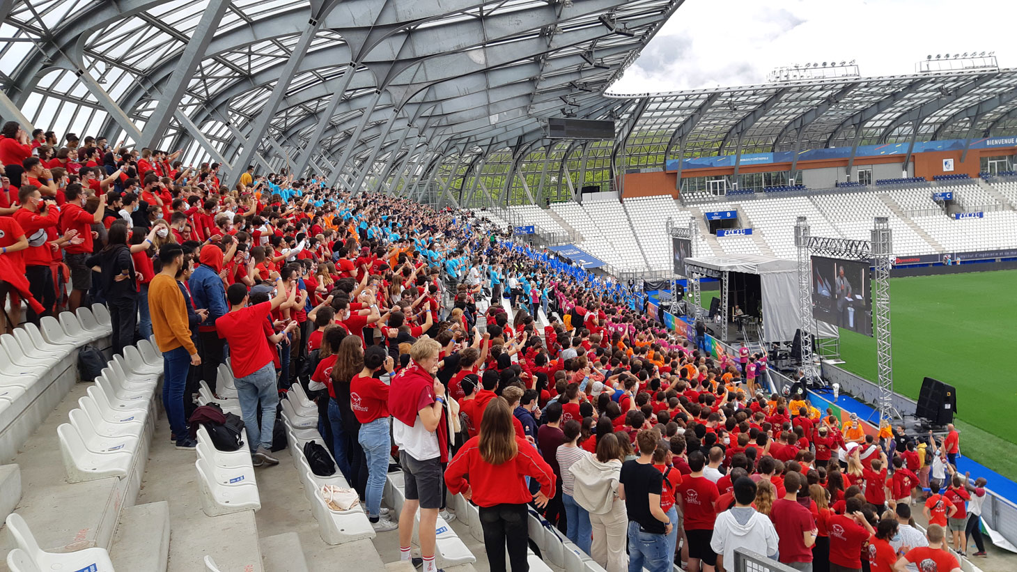 Photo de la cérémonie de rentrée de Grenoble INP - UGA au stade des Alpes