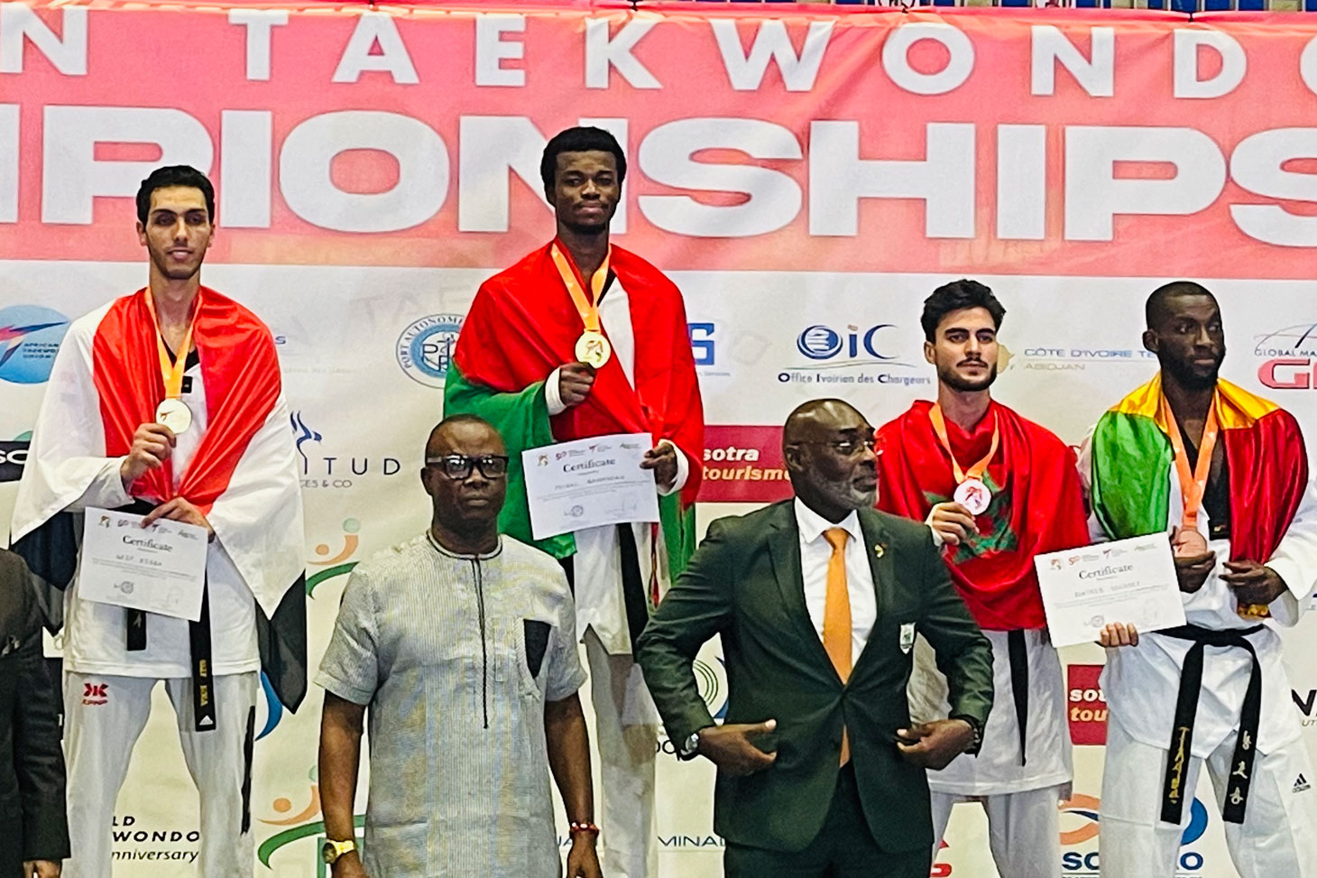 Faysal Sawadogo sur la plus haute marche des championnats d'Afrique de taekwondo