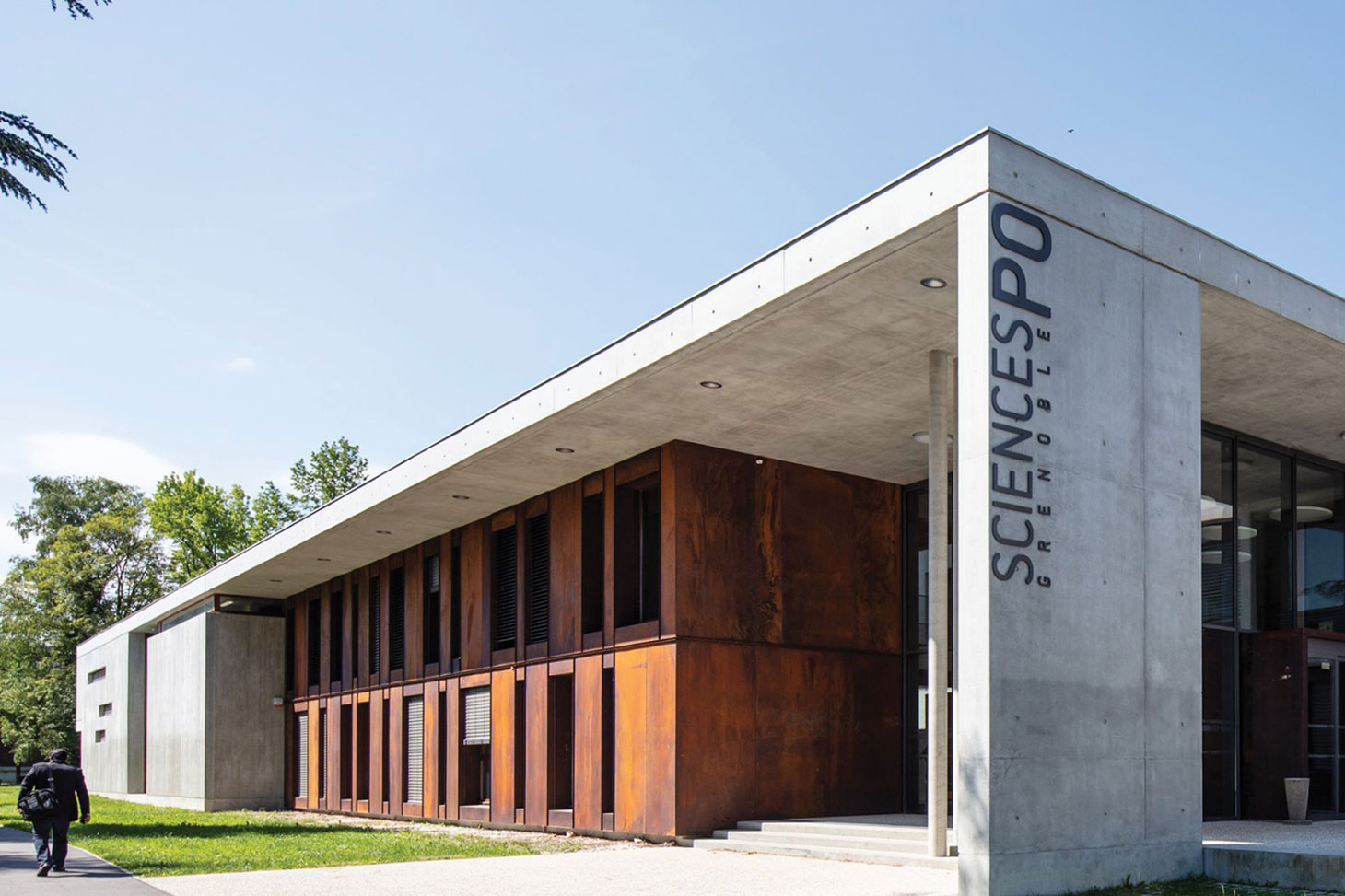 Le bâtiment de Sciences Po Grenoble sur le campus de Saint-Martin-d'Hères
