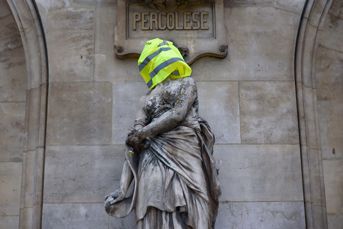 Du mouvement des Gilets jaunes à la crise parlementaire de 2024, les épisodes de contestation se succèdent en France - Shutterstock