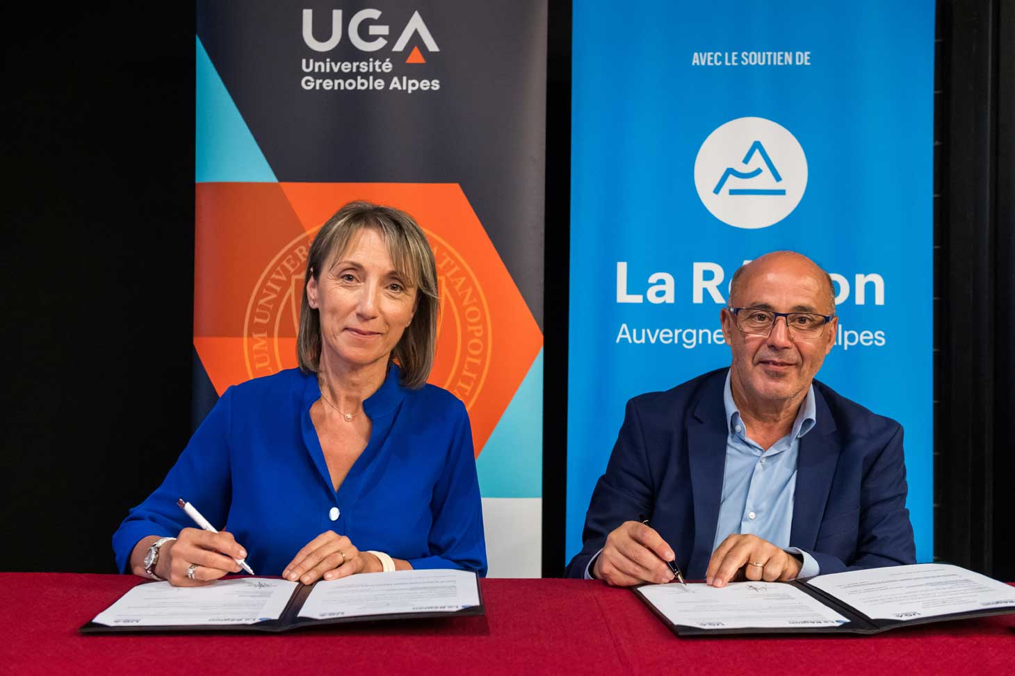 Catherine Staron, vice-présidente déléguée aux lycées, à l’enseignement supérieur, à la recherche et à l’innovation de la Région Auvergne-Rhône-Alpes et Yassine Lakhnech, Président de l’Université Grenoble Alpes, le 27 mai 2026.