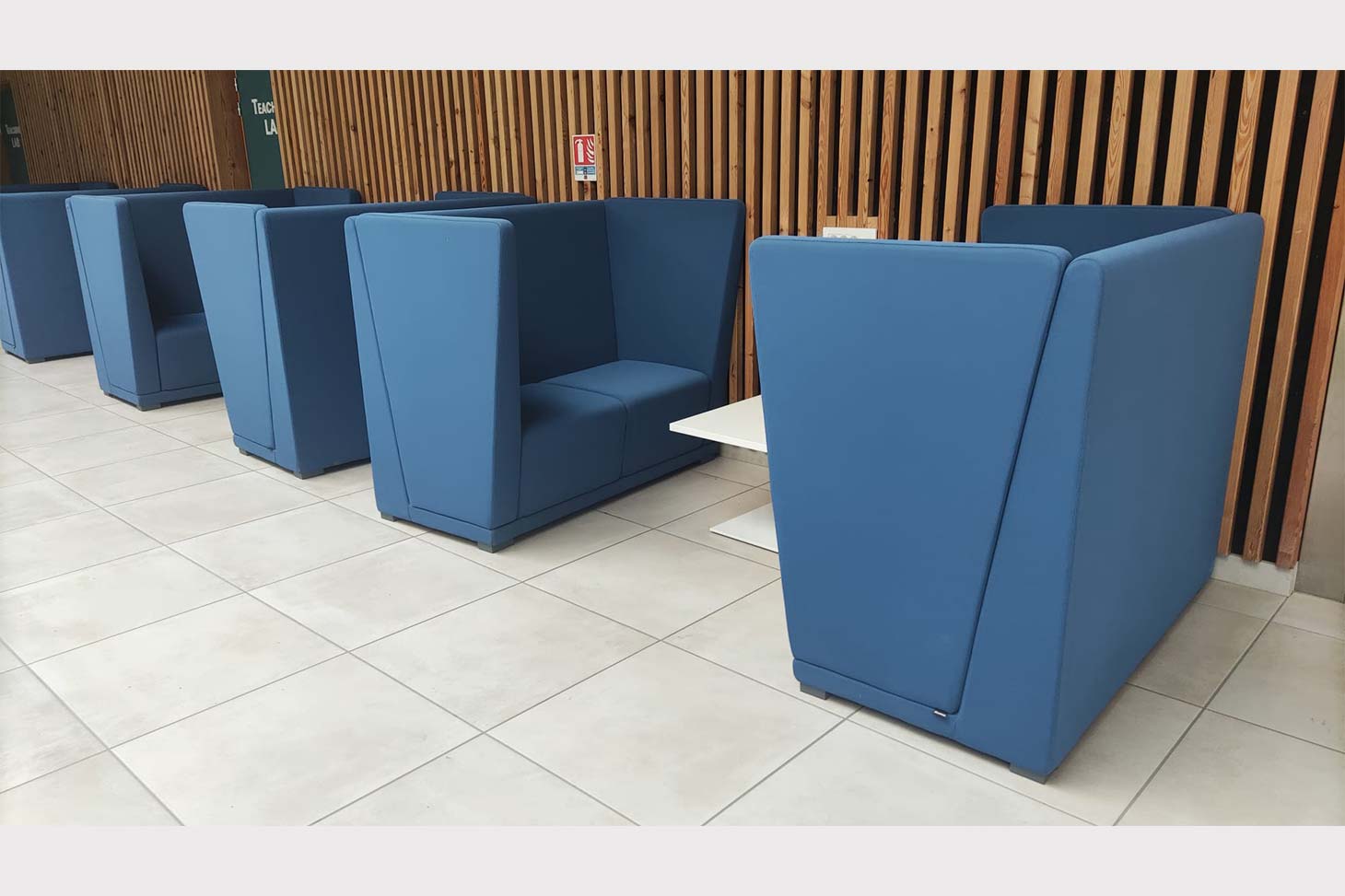 photo des fauteuils acoustique installés dans les espaces nomades du CLV