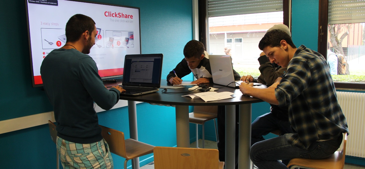 Salle de travail collaboratif - UFR STAPS