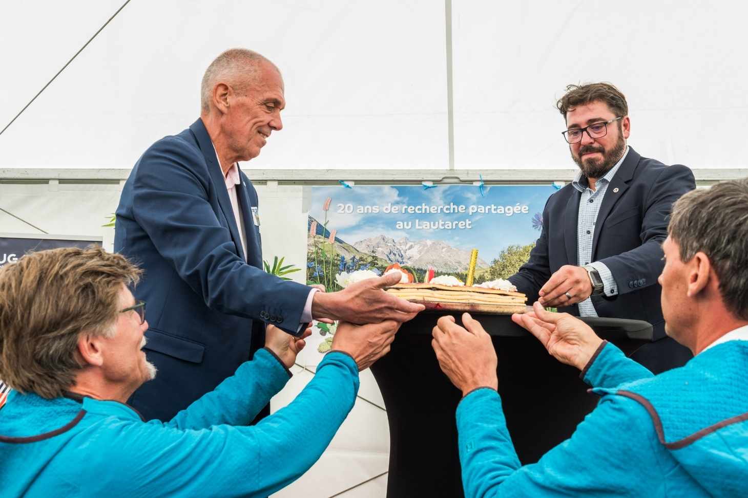 Gâteau anniversaire 20 ans de recherche au Jardin du Lautaret