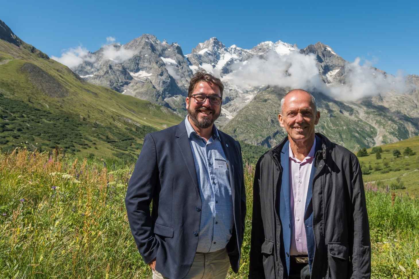 Damien Jouvenot et Antoine Petit devant le glacier de la Meije