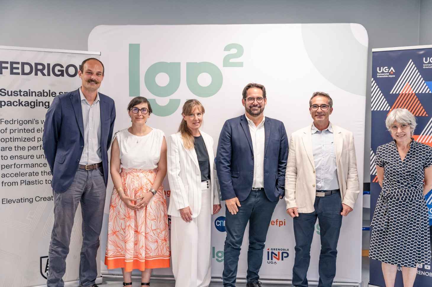 De gauche à droite : Melchior Faure, chargé de développement des laboratoires communs auprès des entreprises au CNRS ; Eirini Sarigiannidou, directrice scientifique de Grenoble INP - UGA ; Nadège Reverdy - Bruas, directrice du laboratoire commun, professe