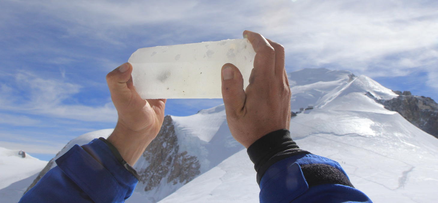 Carotte de glace Crédit CNRS Photothèque JOURDAIN Bruno