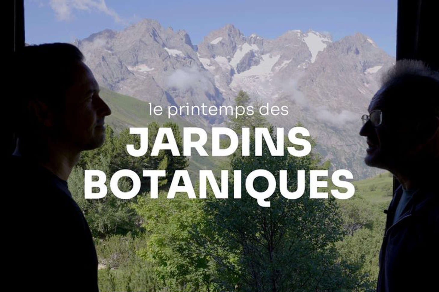 Rolland Douzet, directeur-adjoint du jardin du Lautaret, interviewé par le journaliste Mathieu Rouault